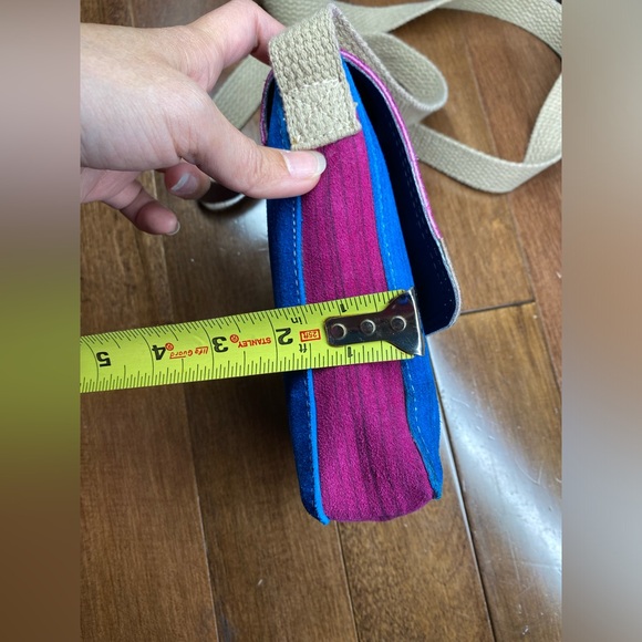 Small handmade suede crossbody bag in pink and blue. - Picture 9 of 10
